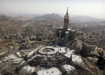 Storia islamica cancellata, speculazione, degrado e McDonald’s: la deriva saudita che minaccia il Hajj