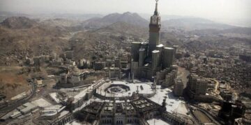 Storia islamica cancellata, speculazione, degrado e McDonald’s: la deriva saudita che minaccia il Hajj