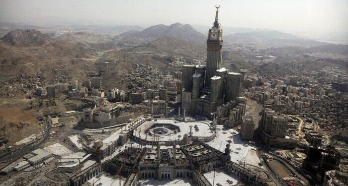 Storia islamica cancellata, speculazione, degrado e McDonald’s: la deriva saudita che minaccia il Hajj