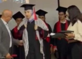 [Video] Casablanca: il Decano si rifiuta di premiare studentessa con Keffiyeh palestinese