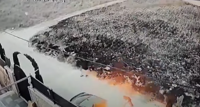 Attacco terroristico israeliano: 100 coloni sionisti assaltano villaggio palestinese di Jit causando morti e feriti