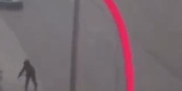 [Video] Bambino palestinese lancia pietra in segno di protesta, l’esercito israeliano gli spara e lo uccide sul colpo a Nablus