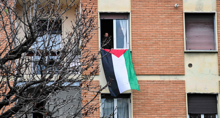 Ecco perché ho esposto la bandiera palestinese di fronte a Mattarella