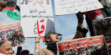 “Lancia il tuo bastone”: giordani in sciopero della fame per Gaza, ispirati dalla morte di Sinwar