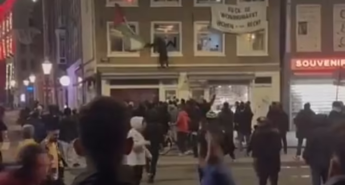 “Non ci sono scuole a Gaza perché non ci sono più bambini”: come i provocatori sionisti del Maccabi Tel Aviv ad Amsterdam sono divenuti  “vittime”