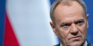 La Polonia protegge Netanyahu dall’arresto. Varoufakis: “la legge internazionale è morta per mano dell’Occidente”