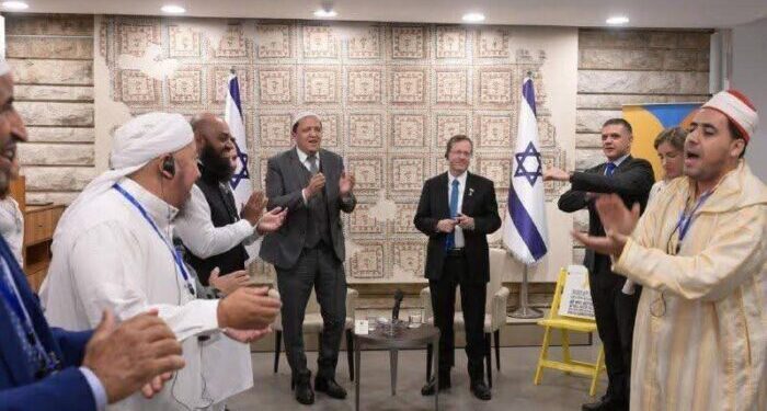 Gli imam sionisti influencer del genocidio: balli e canti con Herzog mentre a Gaza continua lo sterminio