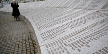 Trent’anni fa un genocidio nel cuore dell’Europa: dopo il dimenticato massacro dei bosniaci musulmani la storia si ripete