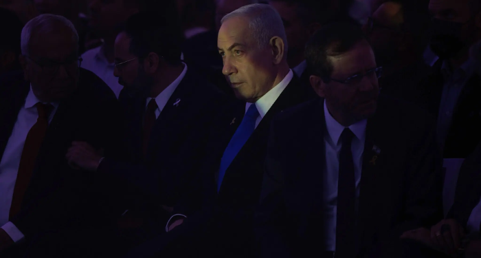 L’inchiesta bomba del New York Times rivela: Netanyahu ha prolungato il massacro a Gaza e sacrificato gli ostaggi per evitare il processo