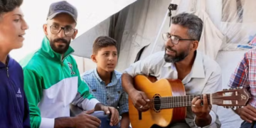 La canzone palestinese sopra il ronzio dei droni che sta spopolando sul web