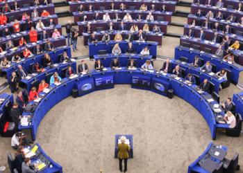 Europarlamentari in rosso per Gaza al Discorso sullo stato dell’Unione (SOTEU) di von der Leyen