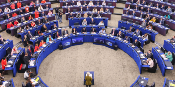 Europarlamentari in rosso per Gaza al Discorso sullo stato dell’Unione (SOTEU) di von der Leyen