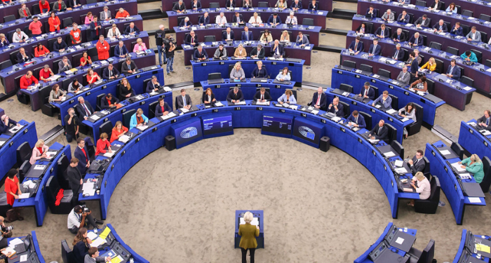 Europarlamentari in rosso per Gaza al Discorso sullo stato dell’Unione (SOTEU) di von der Leyen