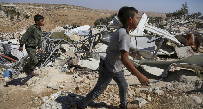 Masafer Yatta, già zona di tiro; diventa cantiere coloniale mentre i villaggi palestinesi spariscono e a Gaza Israele uccide 60+ palestinesi