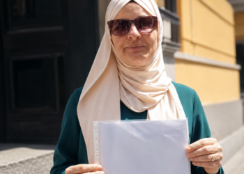 Dopo l’esposto, Progetto Aisha denuncia formalmente Silvia Sardone: il caso della donna col niqab entra in una nuova fase