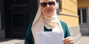 Dopo l’esposto, Progetto Aisha denuncia formalmente Silvia Sardone: il caso della donna col niqab entra in una nuova fase