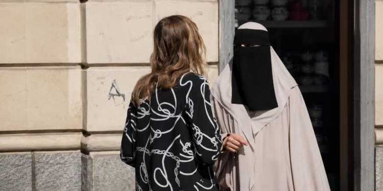 A caccia di musulmani: il caso Sardone e la crociata anti-islamica della destra italiana