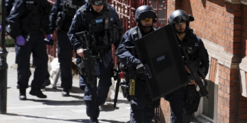 Terrorismo di estrema destra contro un raduno di 15mila musulmani: dodici arresti nel Regno Unito