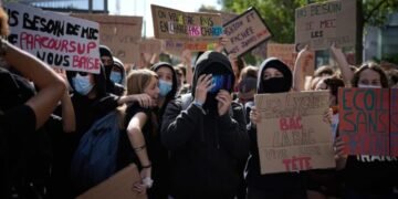 Allucinazioni a destra: anche le proteste francesi diventano islamizzazione